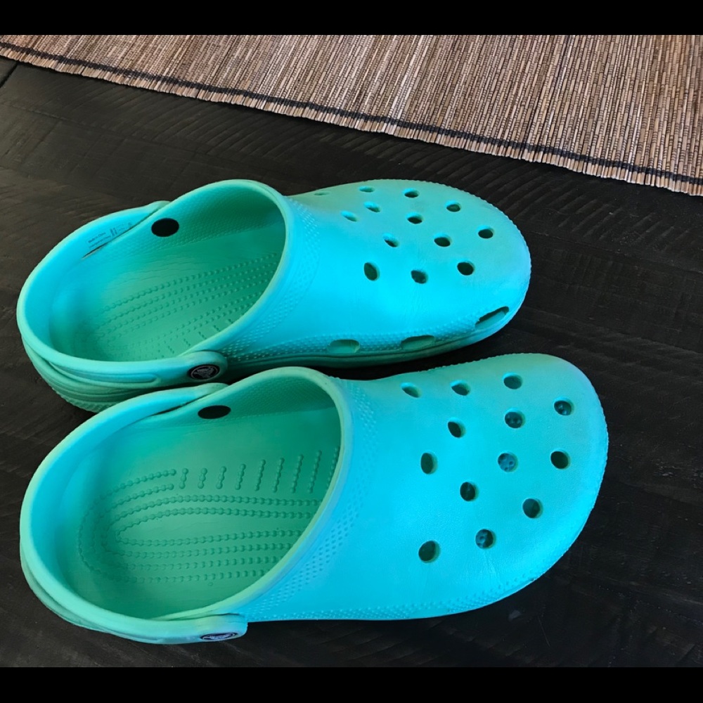 Crocs unisex Women’s 10, Men’s 8, color Pistachio